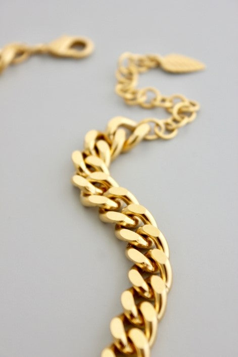 Gold chain necklace.